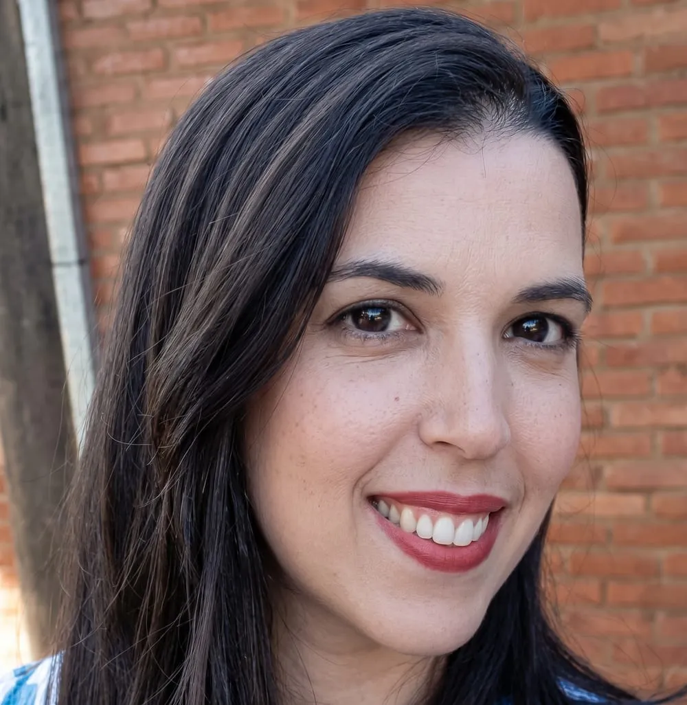 Daniela Porto, psicopedagoga, sorrindo